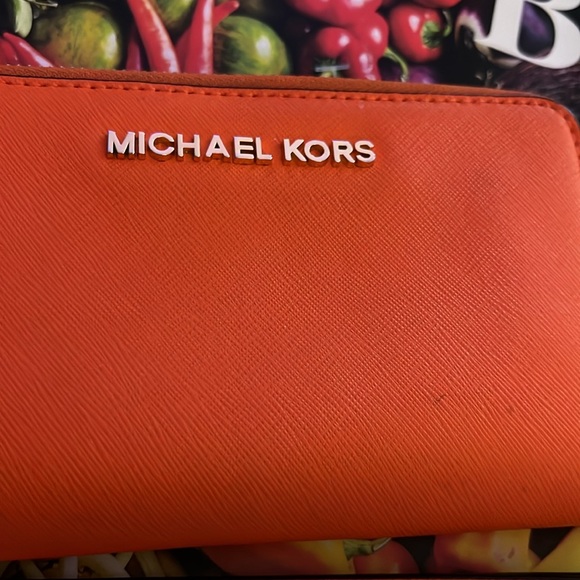 MICHAEL KORS JET SET ZIP AROUND WALLET/WRISTLET in POPPY - Picture 2 of 13